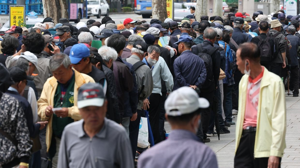Seoul's Dilemma: Can the City Shoulder Another Major Transit Subsidy for Its Elderly?