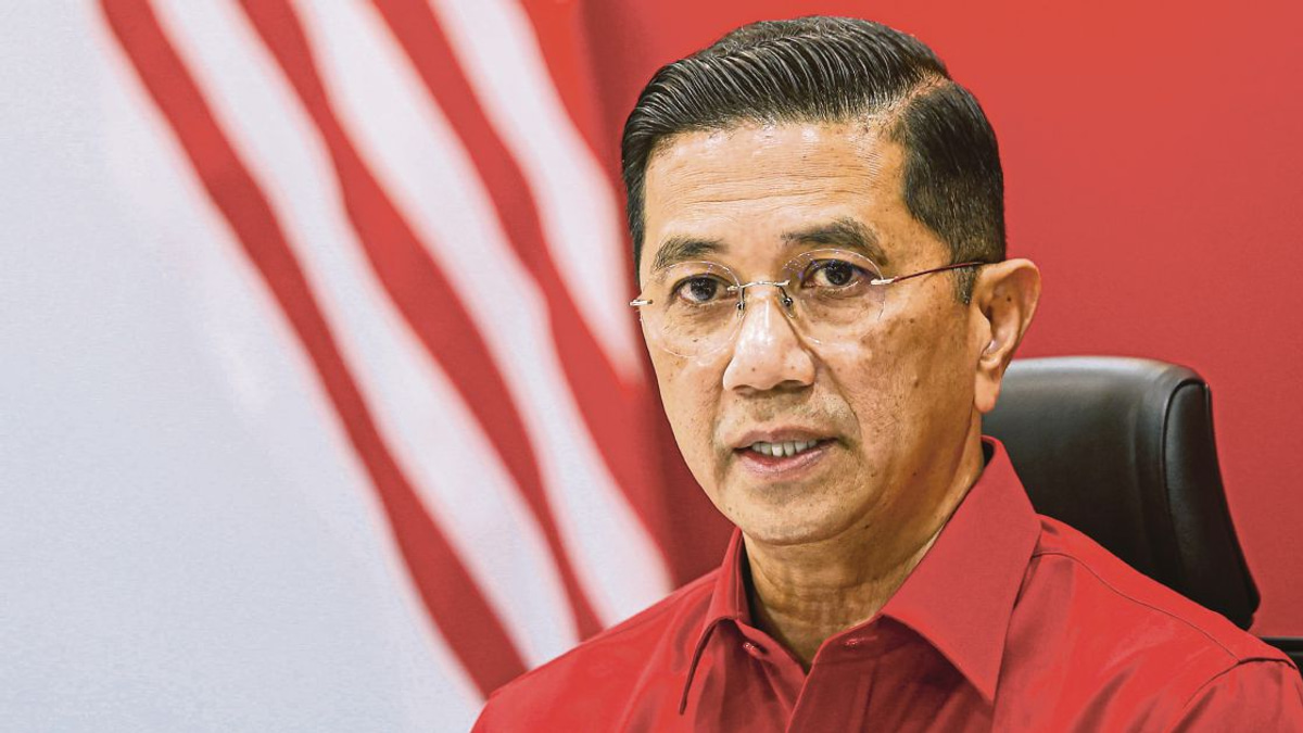 Azmin Dismisses Hadi's Claims Over Bersatu's PN Membership Status