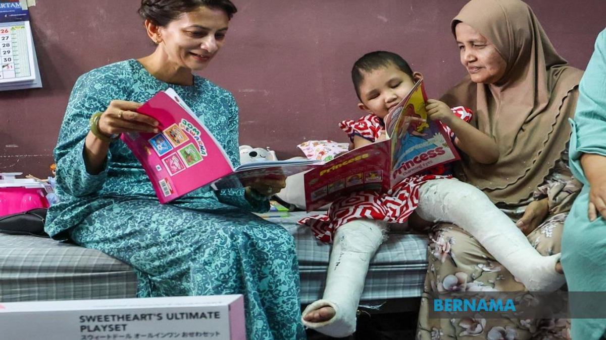 Three-Year-Old Crash Survivor Aulia Sofia Receives Royal Patronage, Continues Recovery