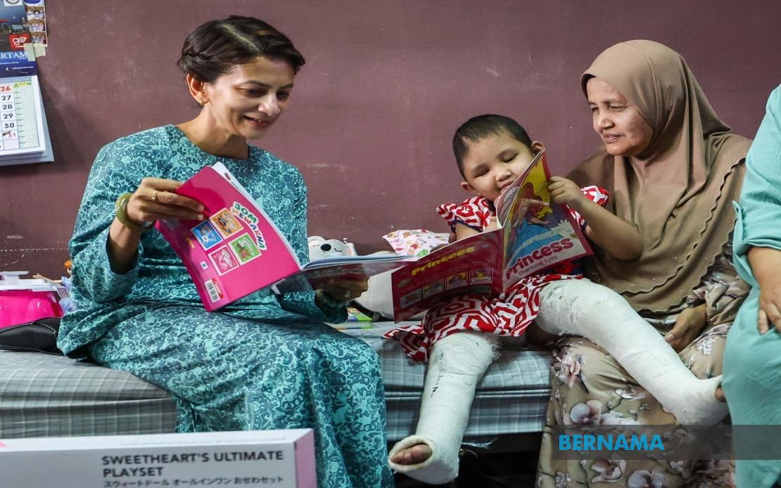 Three-Year-Old Crash Survivor Aulia Sofia Receives Royal Patronage, Continues Recovery