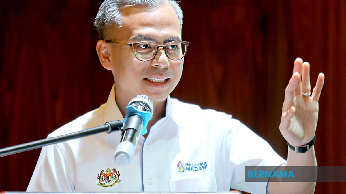 Fahmi Demands Telcos Act on Rural Broadband Gap as CEOs Summoned