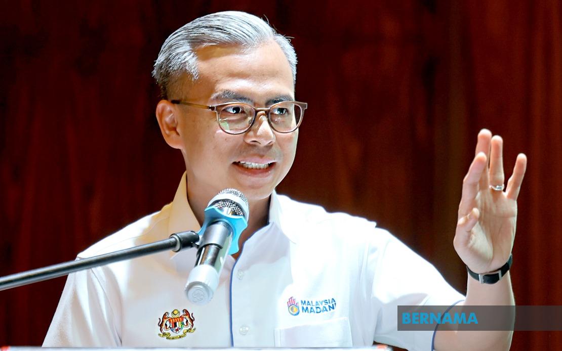 Fahmi Demands Telcos Act on Rural Broadband Gap as CEOs Summoned