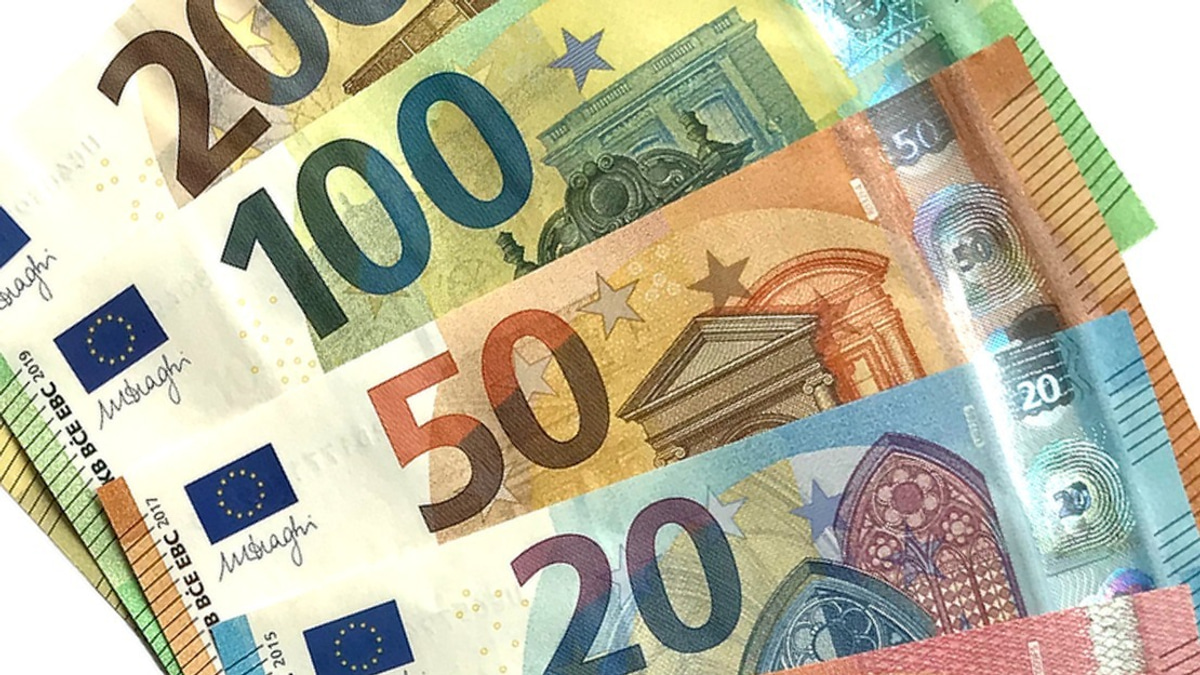 Dutch Central Bank Fines ABN AMRO €8.5 Million for Weak Anti-Money Laundering Controls