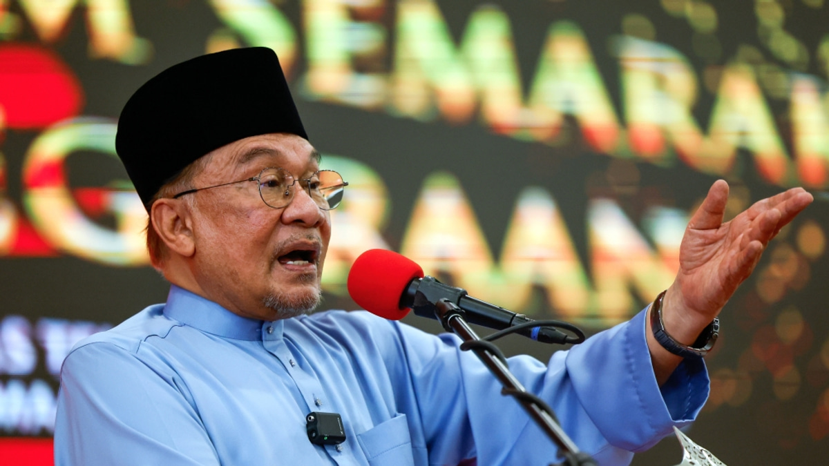 Anwar Defends Record Against 'False Claims' During Negeri Sembilan Campaign Stop