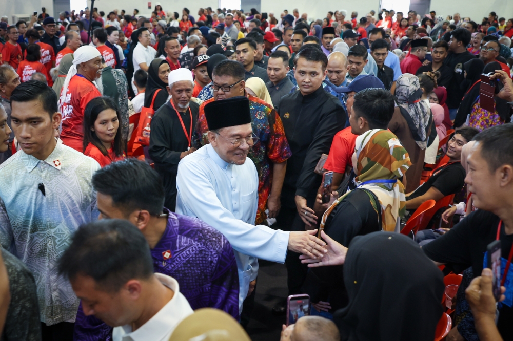 Prime Minister Anwar Ibrahim Undergoes Scheduled Medical Assessment