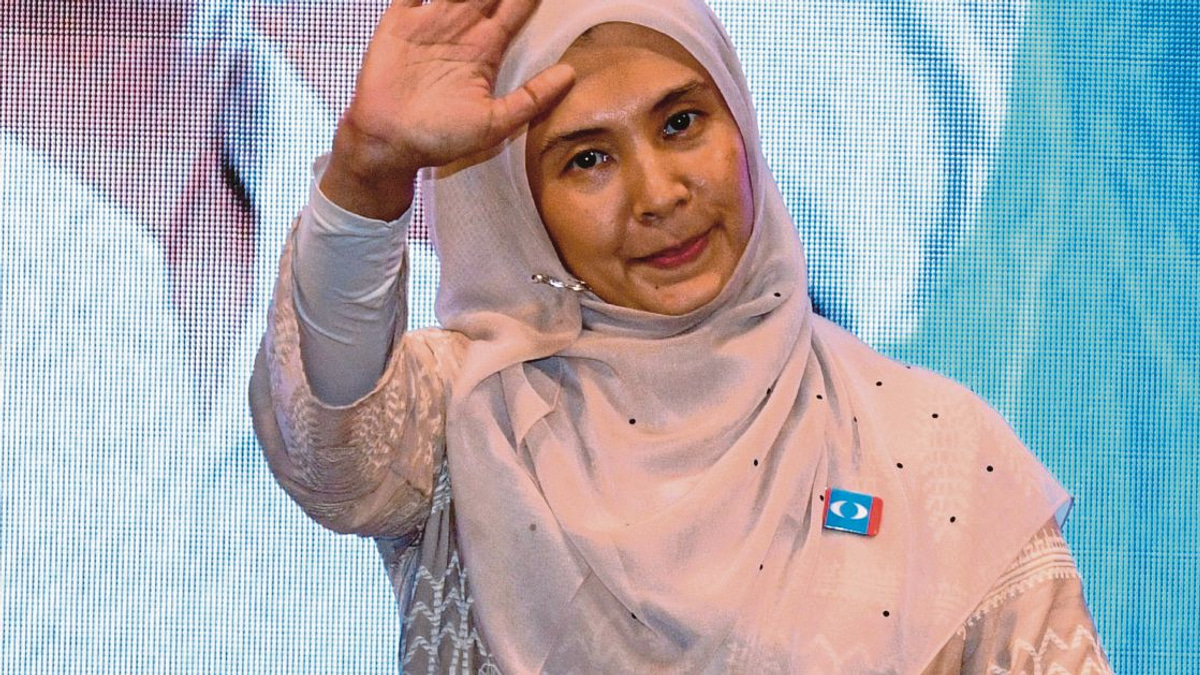 Nurul Izzah's Resignation Blindsides PKR Leadership