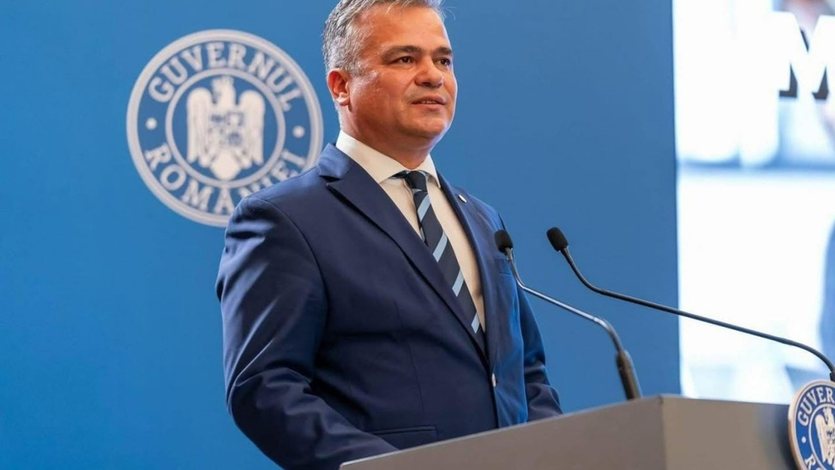 Romanian Prime Minister-Designate Presents Cabinet Lineup to Parliament