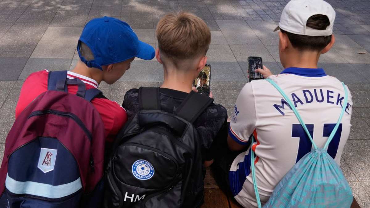 Australia Moves to Tighten Social Media Age Ban as Enforcement Falters