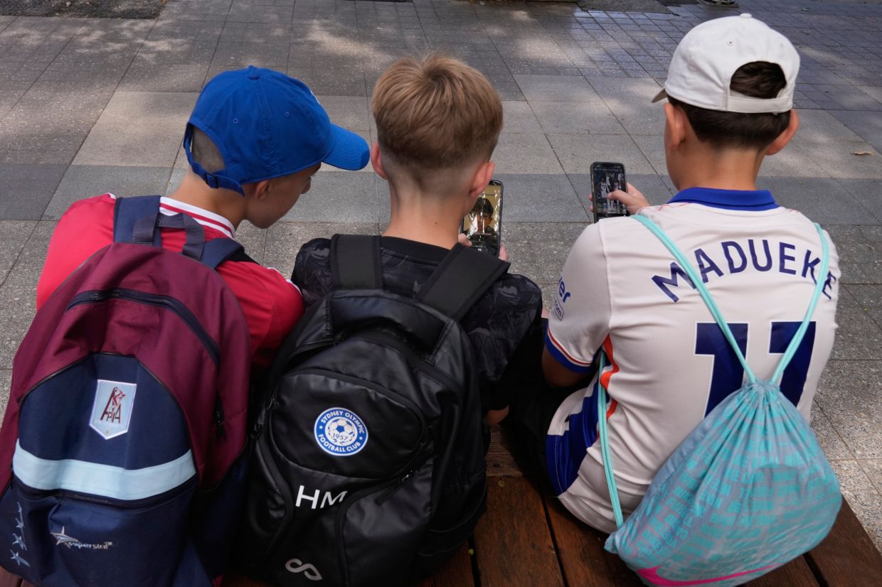 Australia Moves to Tighten Social Media Age Ban as Enforcement Falters