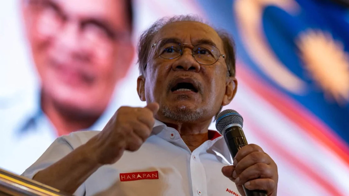 Anwar Rules Out Singapore Vote Facilitation for Johor Election