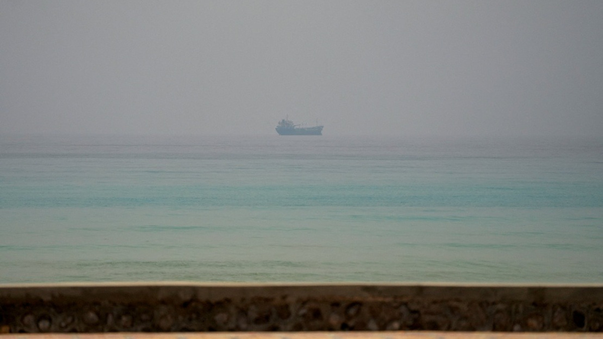 Iran's Parliament Speaker Warns Strait of Hormuz Will Open Only on Tehran's Terms