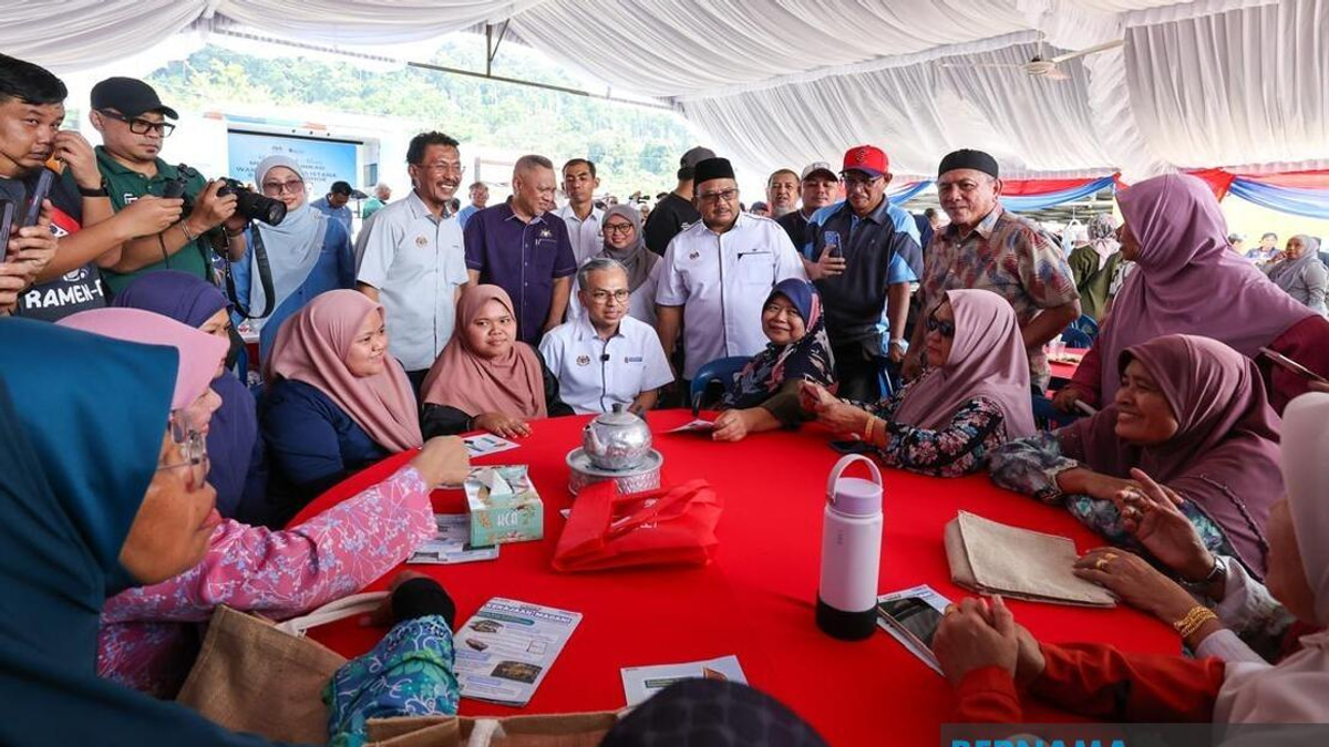 Fahmi Defends PH's Manifesto Launch Timing Ahead of Johor Poll