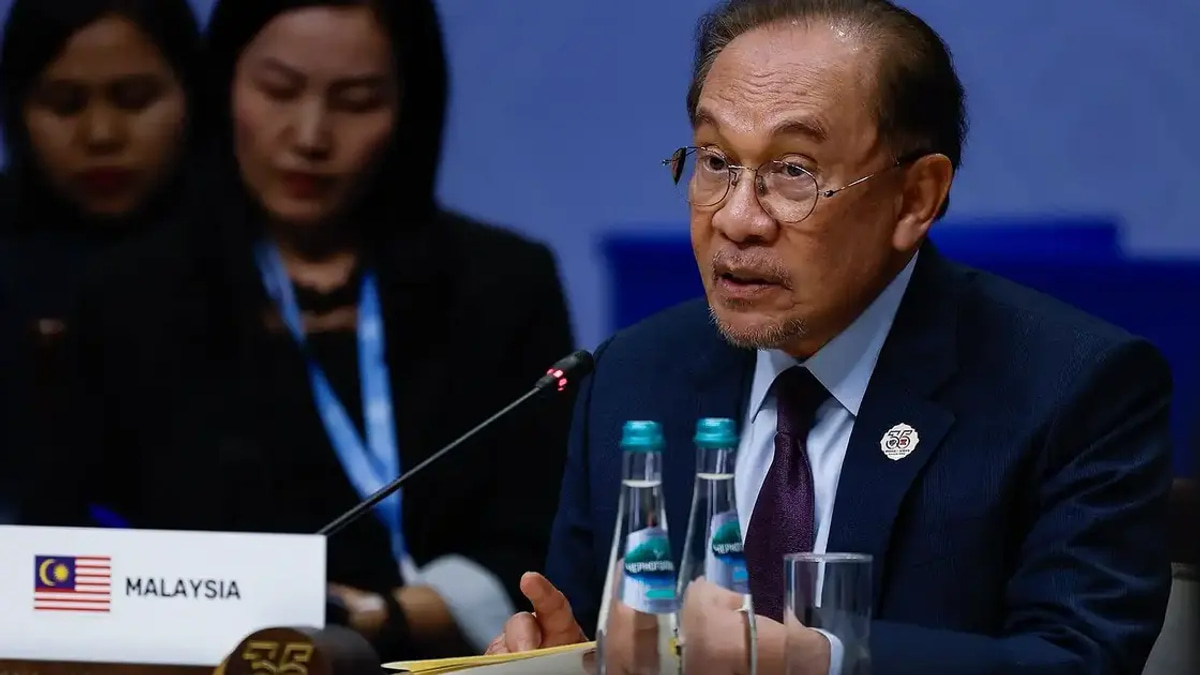 Malaysia to Explore Local Currency Settlements for Foreign Trade, Anwar Says