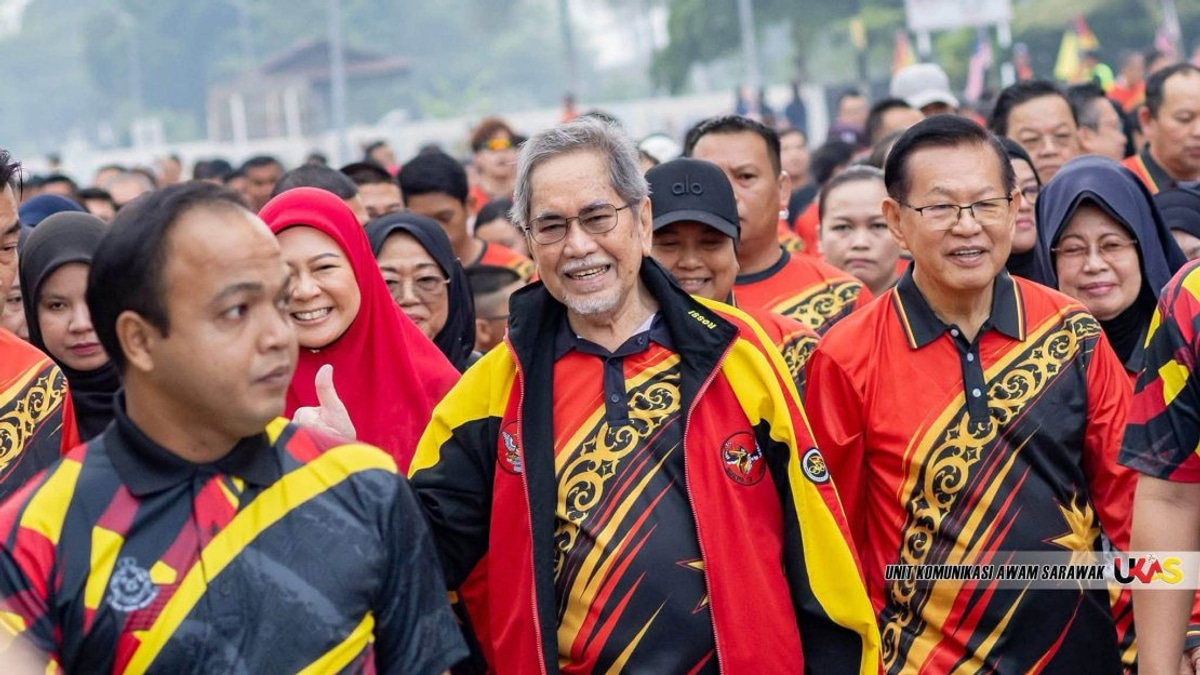 Over 10,000 Sarawakians Join Unity Walk Celebrating Sarawak Day in Sibu