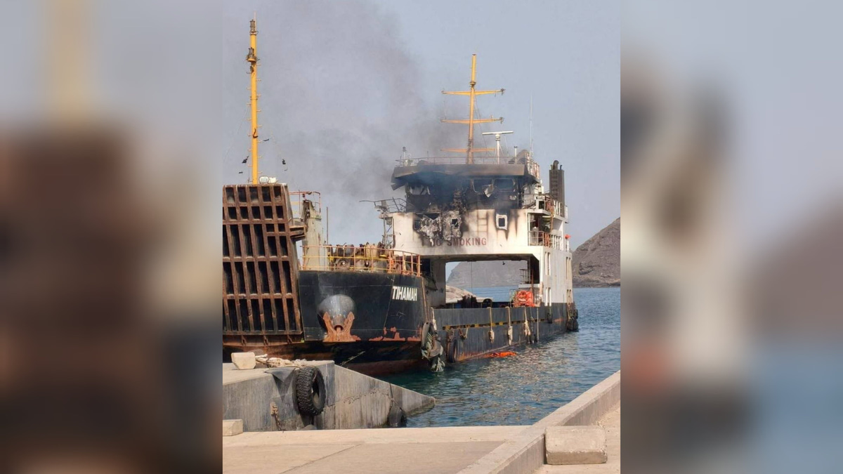 Six Killed in Houthi Missile Strike on Food Supply Vessel in Red Sea Strait