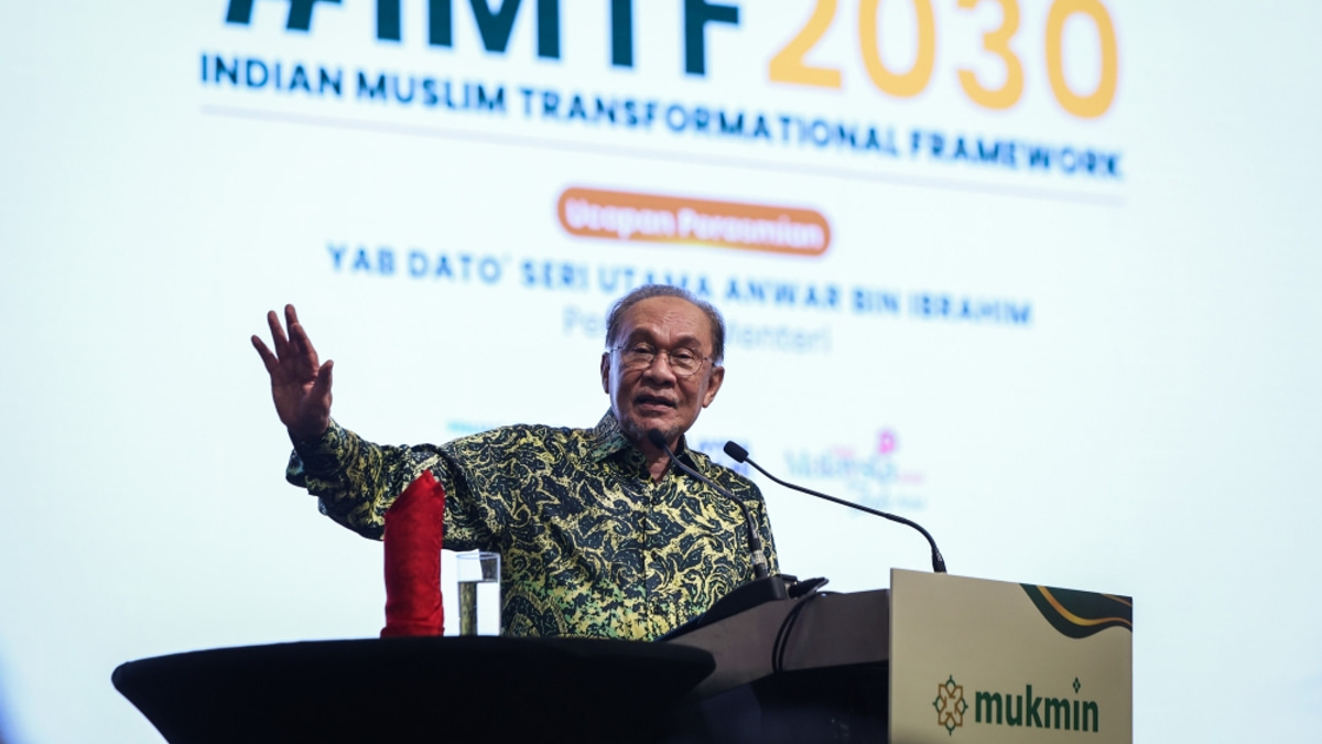 Anwar Sets Month-Long Deadline for Ministries to Speed Up Foreign Worker Approvals in Food Service Sector