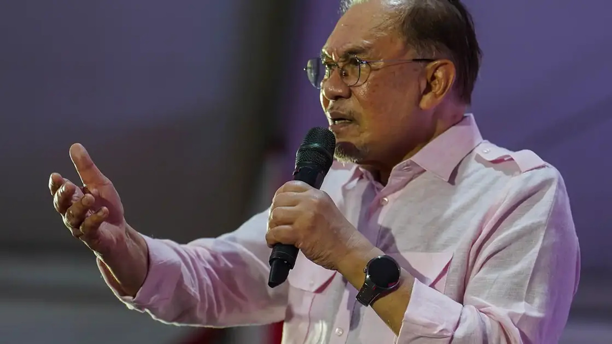 Government funding serves the people, not politicians, Anwar tells Subang and PJ MPs