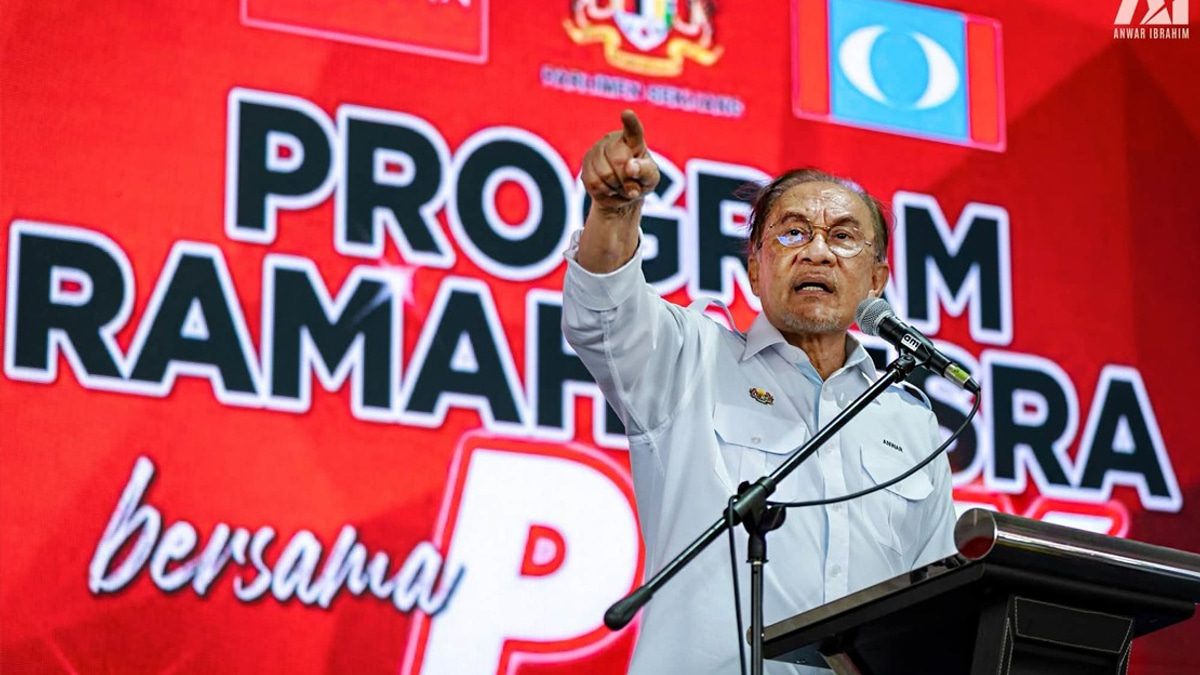 Anwar to Push China Trade Deal on Durian as Prices Plunge