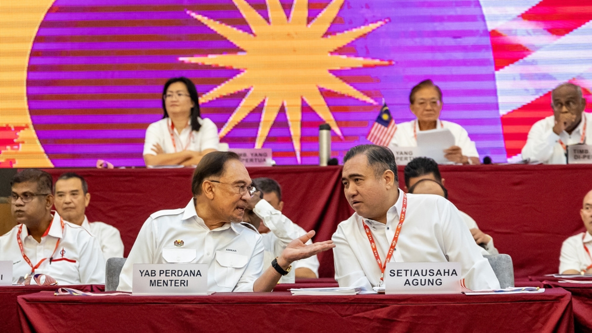 Anwar Asks Melaka DAP to Reconsider Exit from State Government