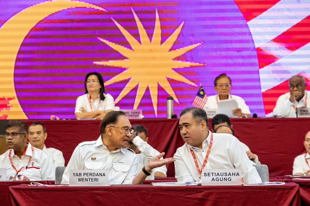 Anwar Asks Melaka DAP to Reconsider Exit from State Government