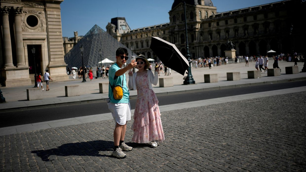 Before You Jet Off: Essential Digital Precautions for the Savvy Traveller
