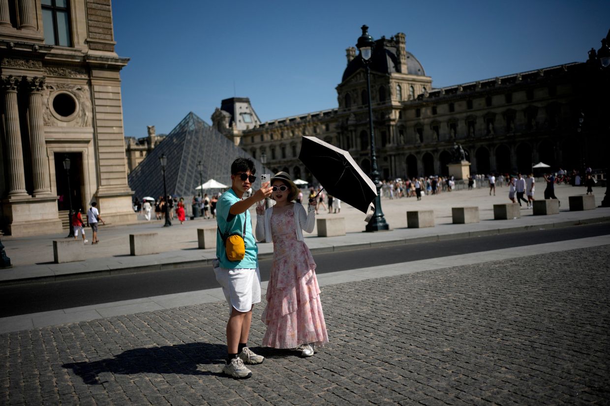 Before You Jet Off: Essential Digital Precautions for the Savvy Traveller