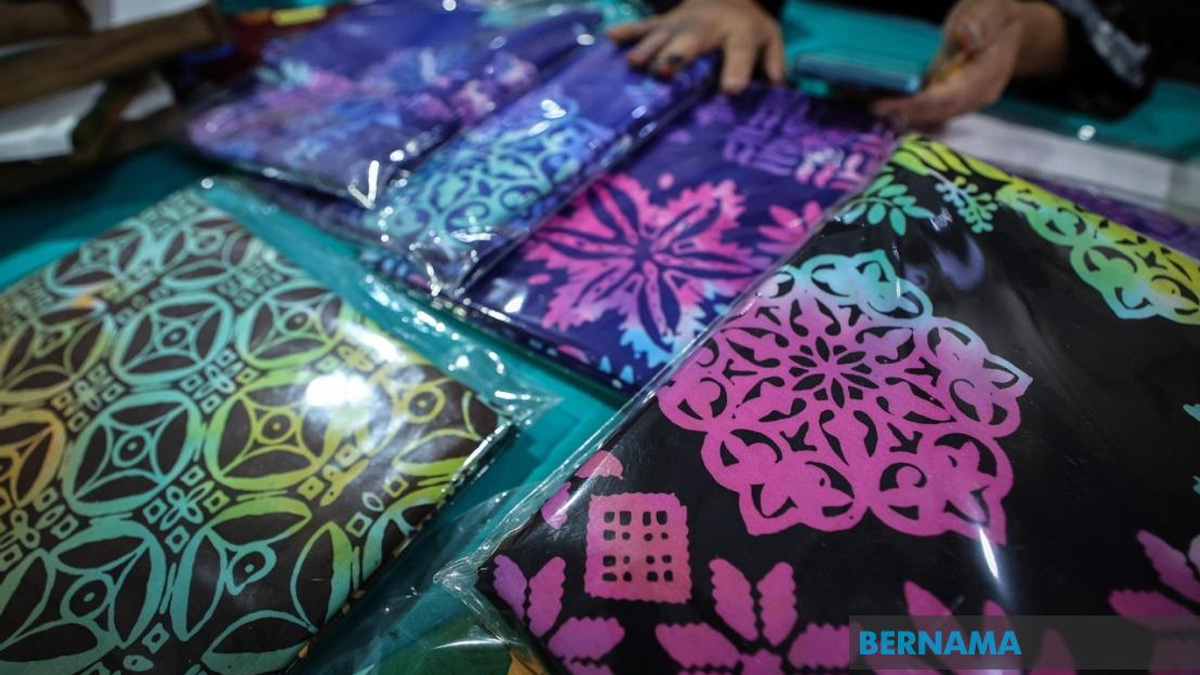 Johor Batik Carves Out Niche With Local Motifs and Heritage Elements