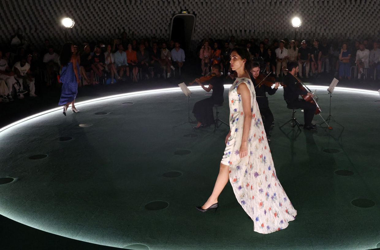 Arms Wide Open: Why Sleeveless Fashion Is Having Its Moment—And How to Wear It Your Way