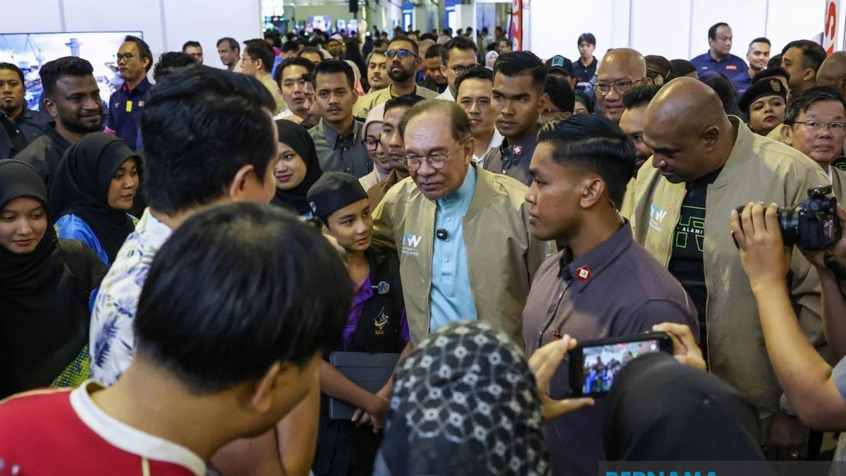 Malaysia Cannot Progress While Trapped in Divisive Politics, PM Anwar Says