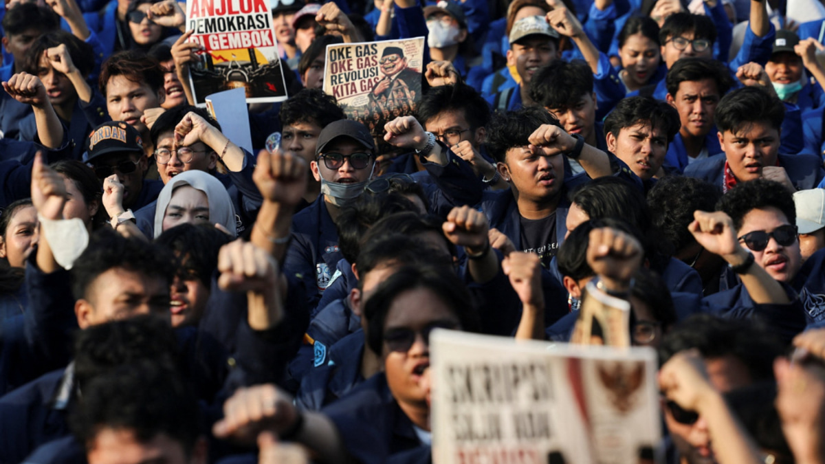 Indonesia's Free Meal Programme Becomes Political Flashpoint as Support and Opposition Clash