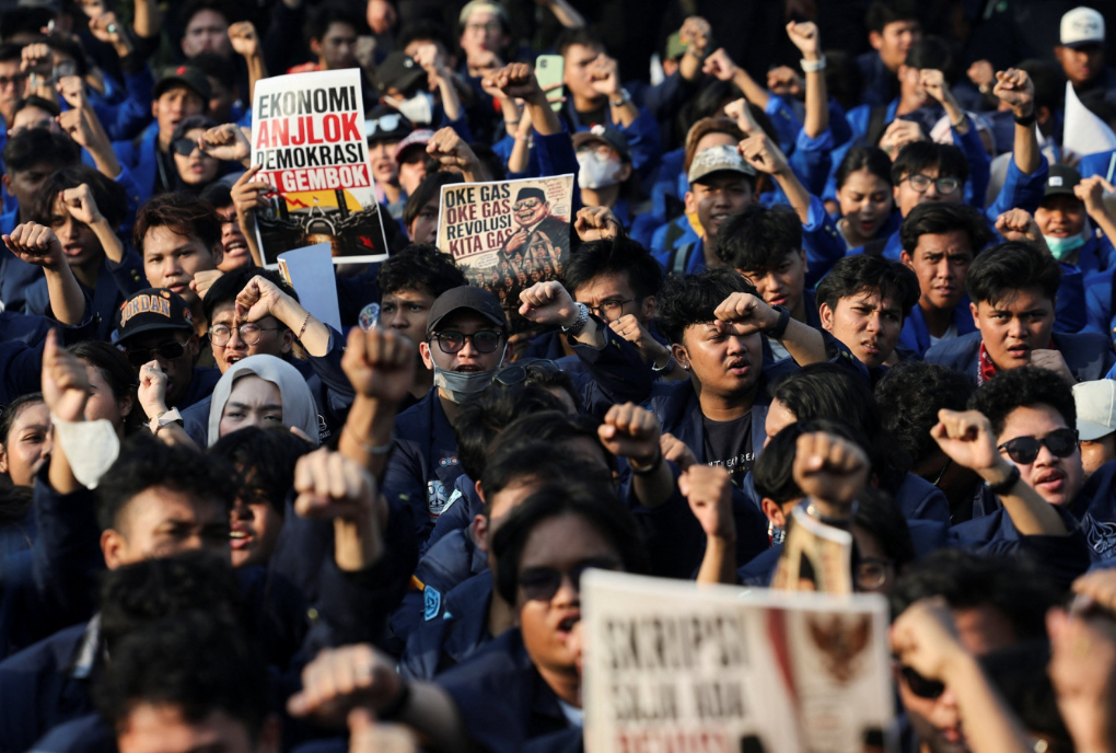 Indonesia's Free Meal Programme Becomes Political Flashpoint as Support and Opposition Clash