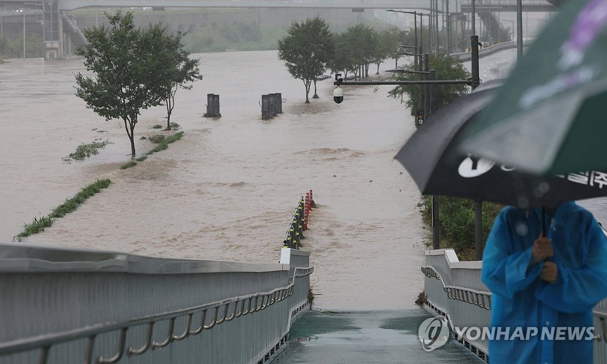 Seoul and Eastern Provinces Battered by Torrential Rain; 10 National Parks Shut, Hundreds of Homes Flooded