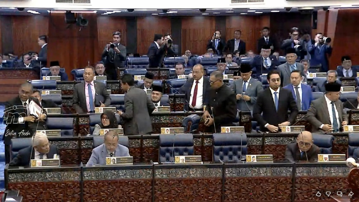 Opposition MPs Stage Walkout Over Tabung Haji RCI Debate