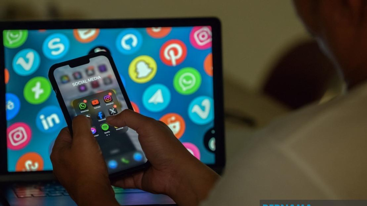 Malaysia Charts Cautious Path Between Online Safety and Free Speech