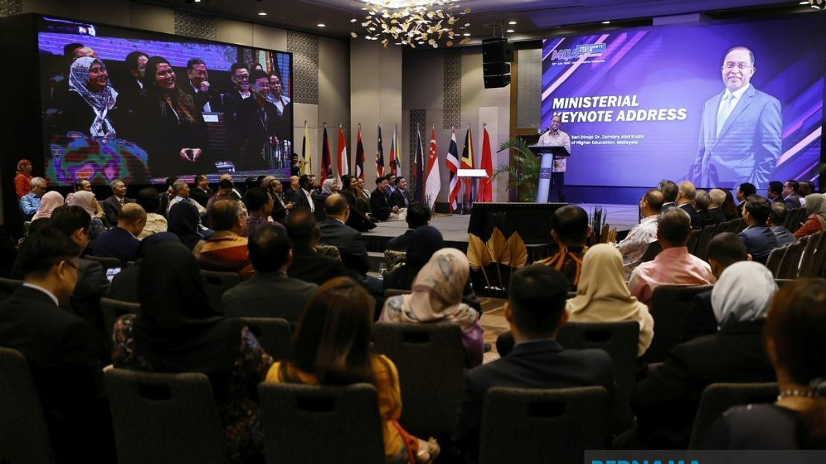 Malaysia Commits to Protecting Academic Freedom and Scholarly Exchange, Says Zambry