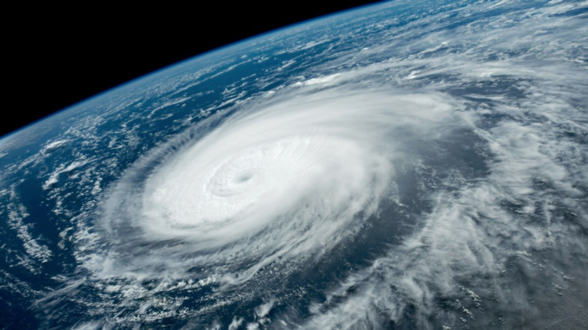 China Escalates Typhoon Alert as Dolphin Approaches Eastern Coast