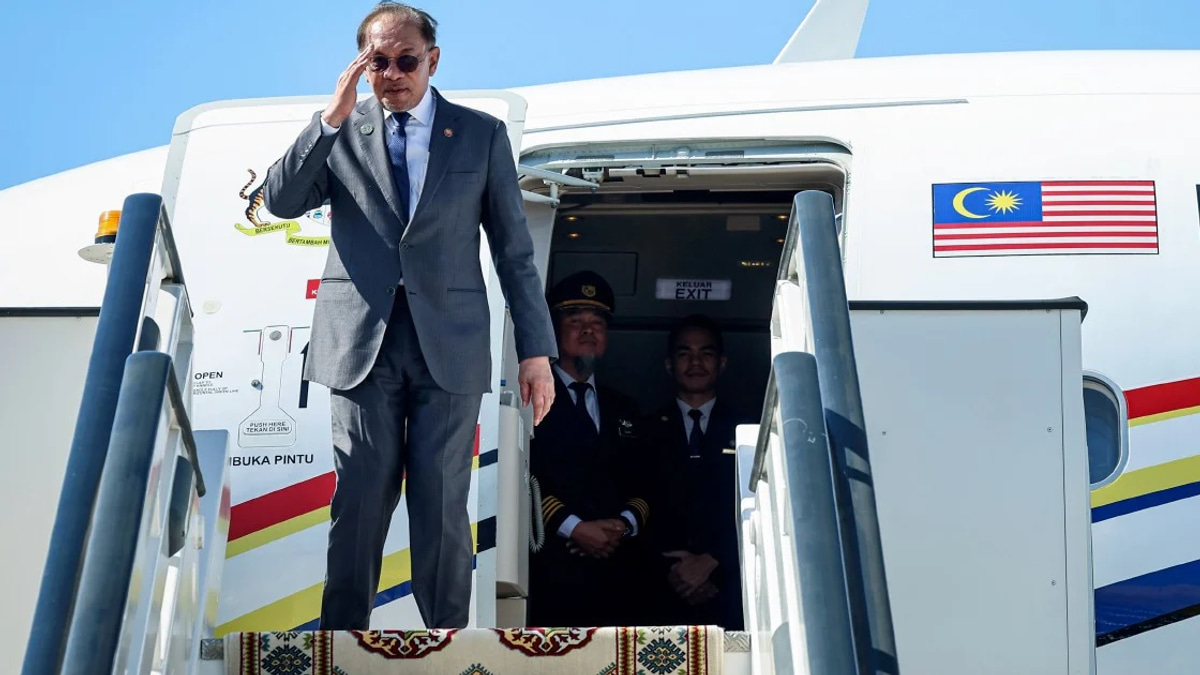 Anwar Returns to Penang Following Turkmenistan Trip for Journalism Day and Investment Forum