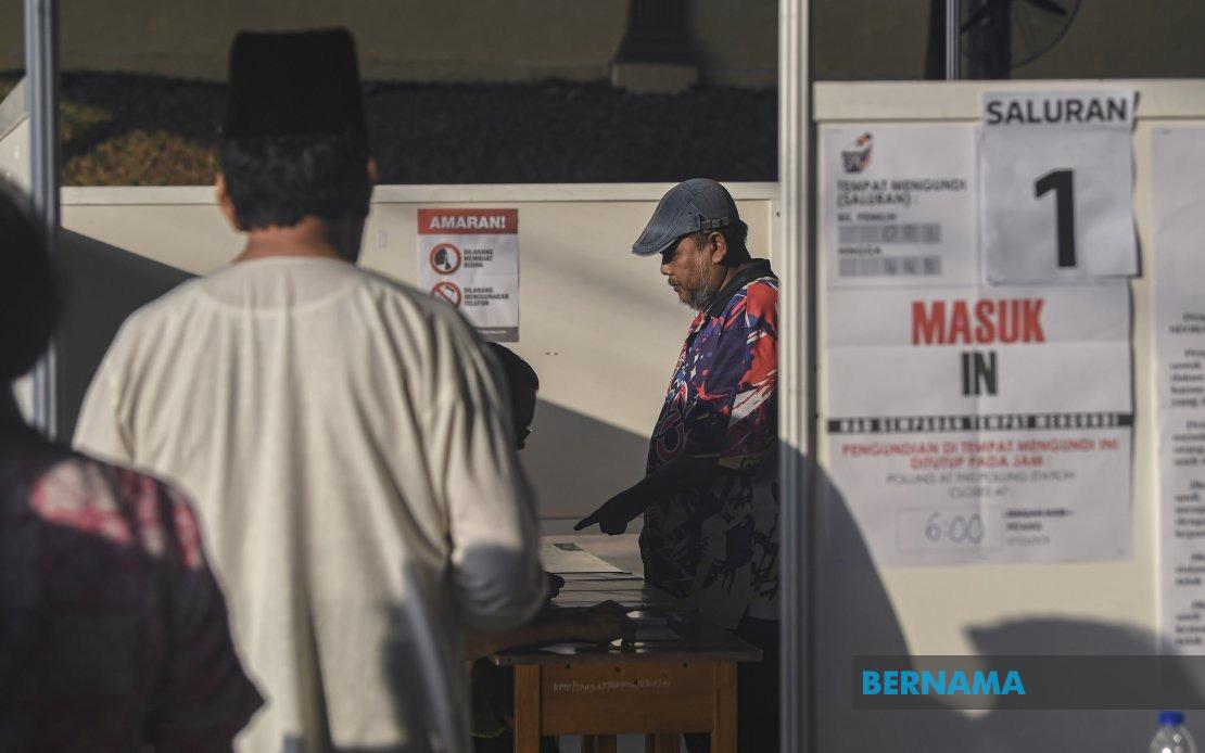 Federal Ministers and Deputies Cast Votes in Johor State Election