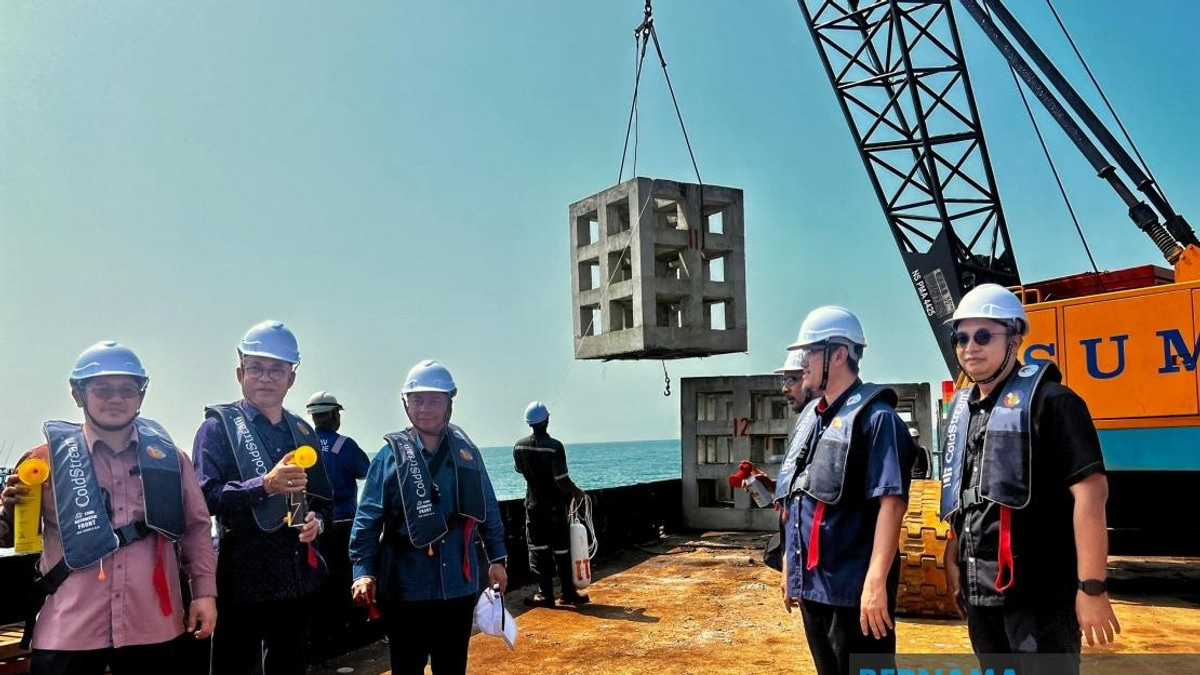Artificial Reefs Deployed in Kelantan Waters to Protect Small-Scale Fishers and Boost Breeding Grounds