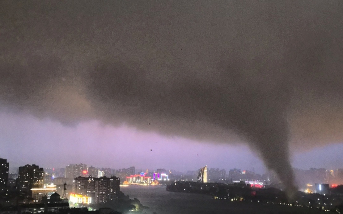 Severe Weather Strikes Central China: 11 Dead, Dozens Injured in Hubei Thunderstorms