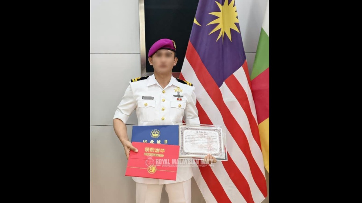 Sultan Sharafuddin Praises PASKAL Officer's Top Sniper Training Achievement in China