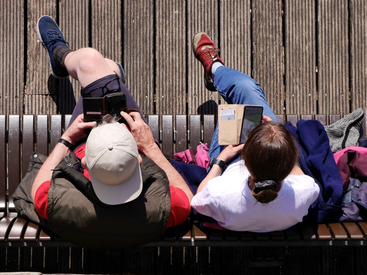 How parental phone obsession undermines parent-child bonds, study warns