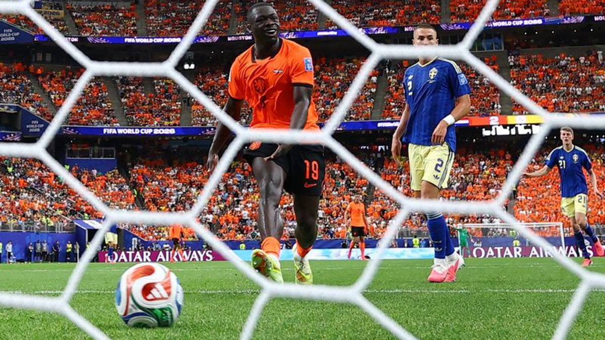 Brobbey's Clinical Display Against Sweden Positions Him as Natural Successor to Depay