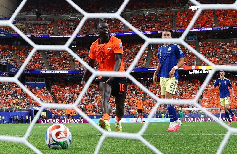 Brobbey's Clinical Display Against Sweden Positions Him as Natural Successor to Depay