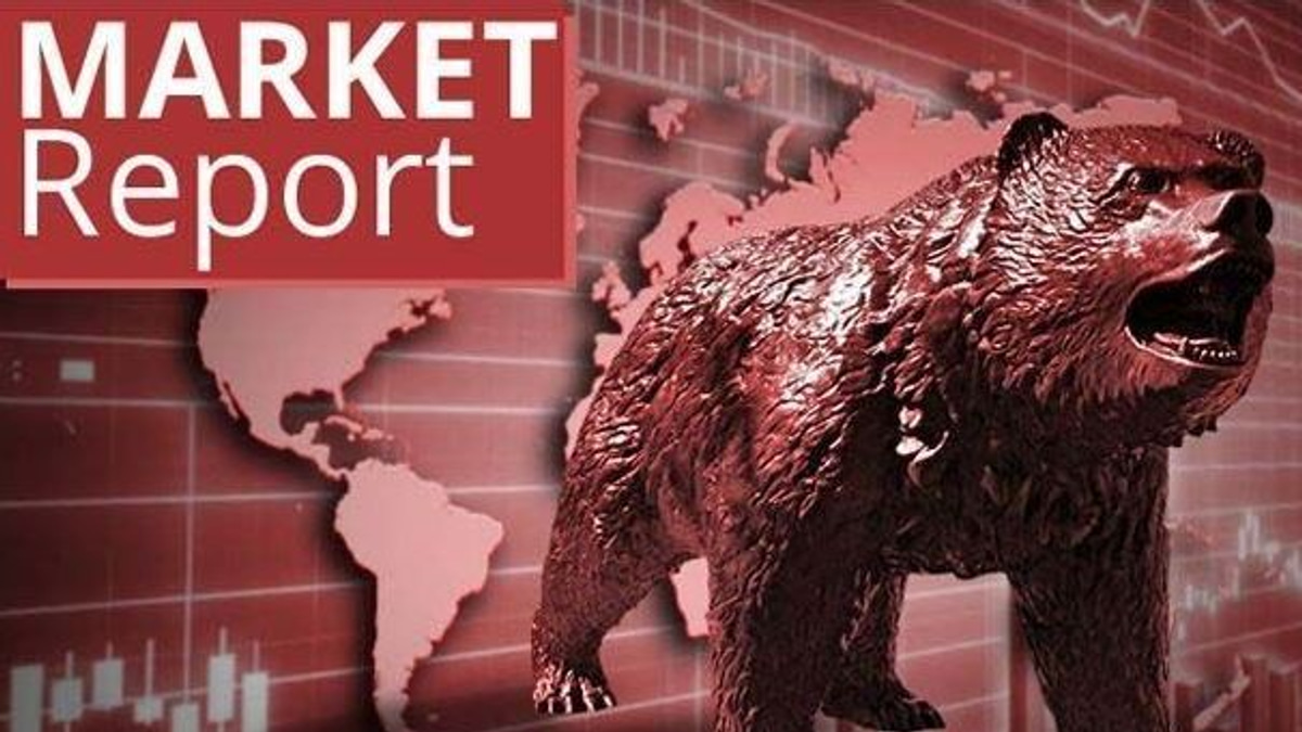 Malaysian blue chips retreat as banking sector weighs on market sentiment