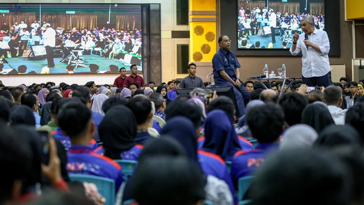 Youth Vote Could Determine Johor's Political Course, Zahid Warns