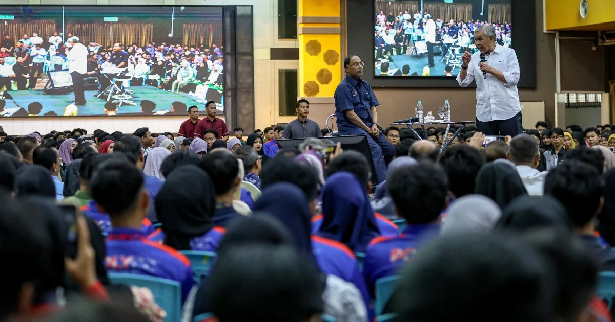 Youth Vote Could Determine Johor's Political Course, Zahid Warns