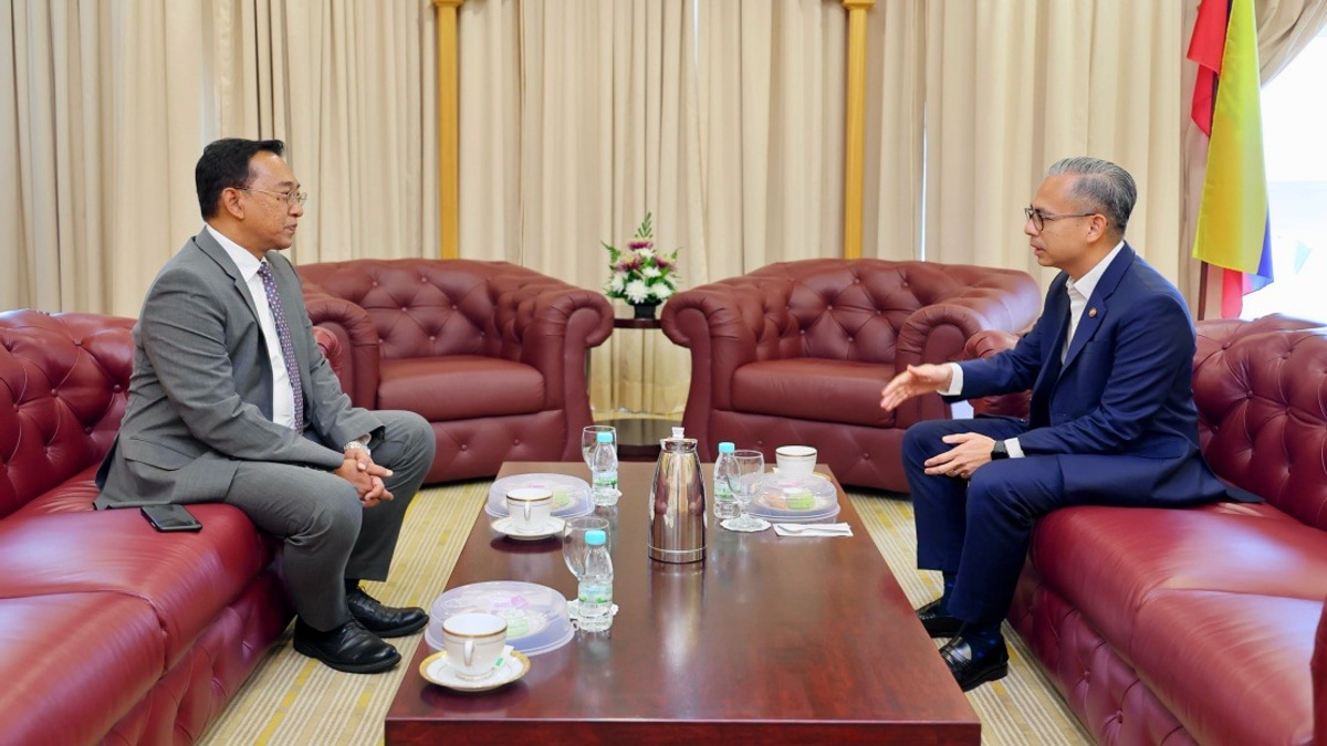 Communications Minister Meets Newly-Appointed Ambassador to Lebanon