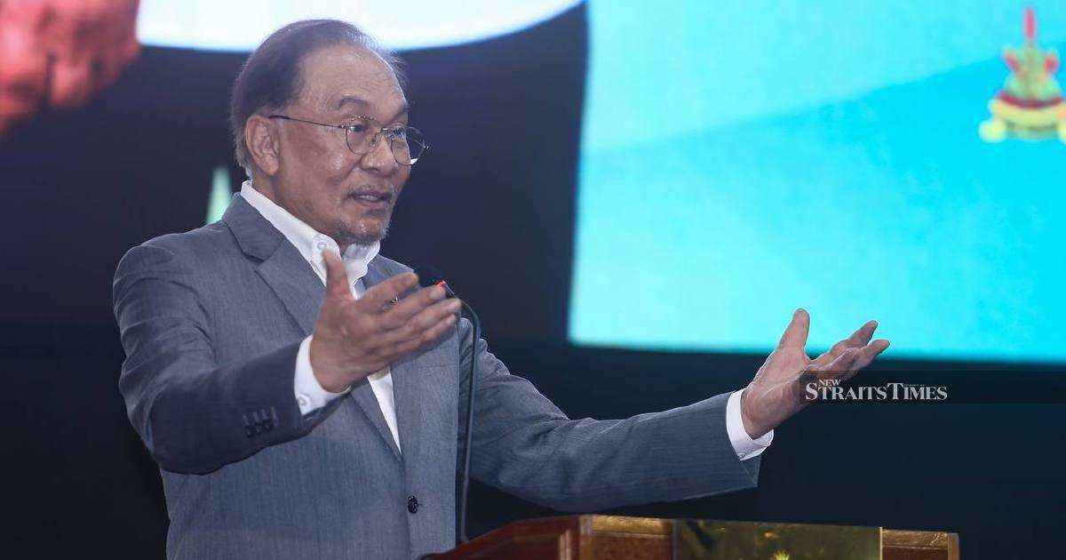 Anwar Orders Urgent Review of Civil Service Promotion Bottlenecks Affecting Thousands