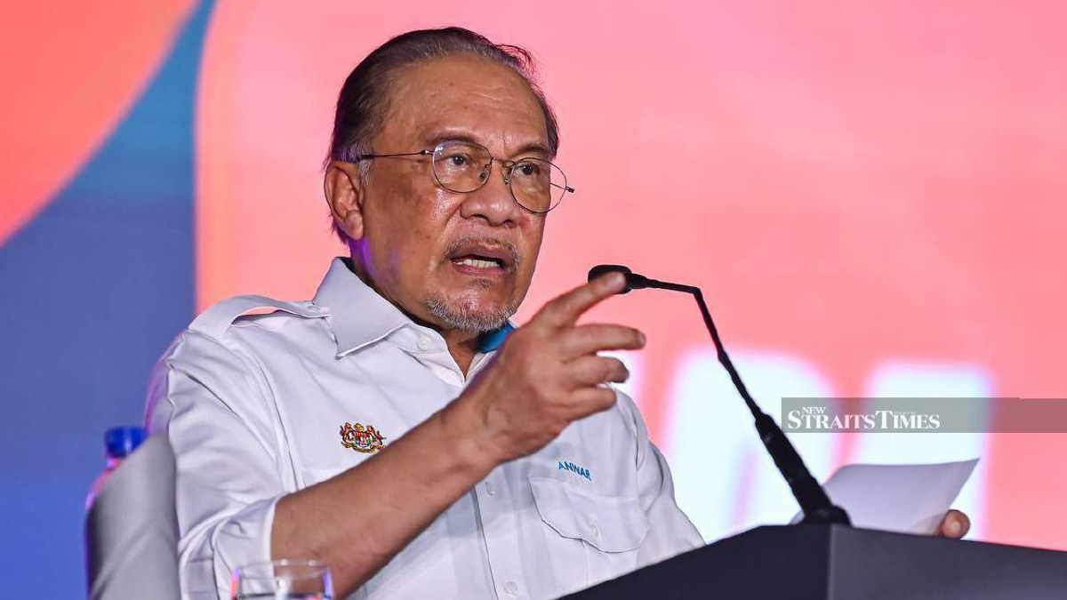 Anwar Rolls Out Seven Felda Settler Packages Spanning Housing, Digital Skills and Healthcare